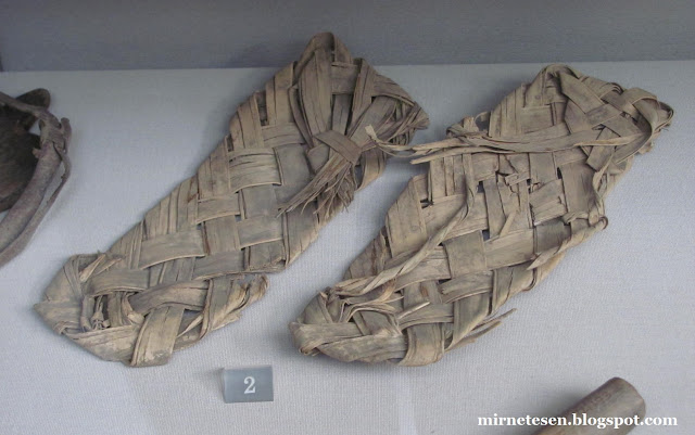 Ну і нарешті найцікавіше - єгипетські постоли, сплетені з листя пальми: