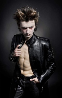 Як ви самі бачите, вампіри існують у багатьох країнах, проте розпізнати їх дуже складно, так як їх вигляд часто змінюється