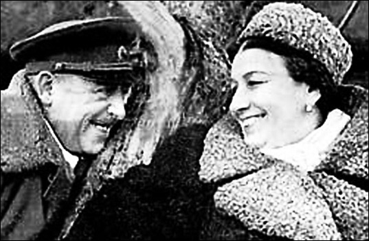 Чому вона, жінка глибоко віруюча, вихована в найсуворіших правилах, робила те, про що, наприклад, її мати і подумати не могла - кидала чоловіків, розлучалася