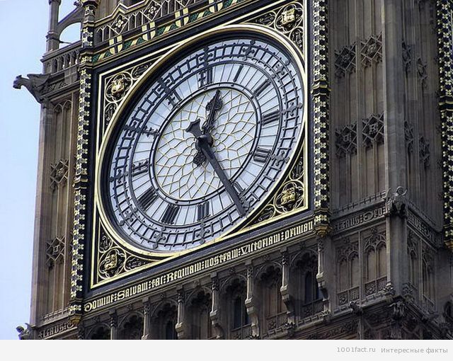 На кожному з них викарбувано напис на латині «Боже, бережи нашу королеву Вікторію I»