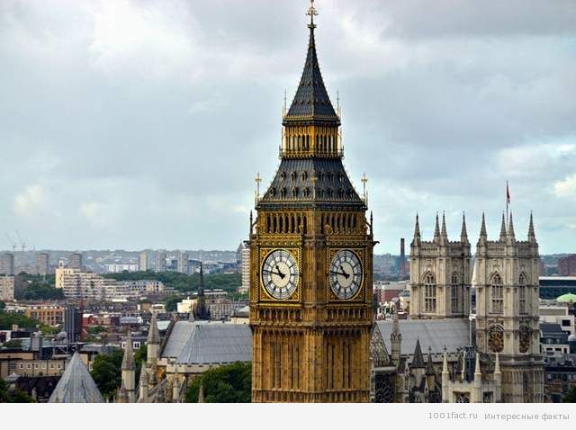 У 1941 році під час бомбардування було пошкоджено 2 циферблата і шпиль вежі, при цьому годинник не зупинилися і продовжували відзначати кожну годину