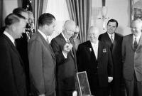 І зробила ще одну замітку в блокноті про поведінку цієї особи »