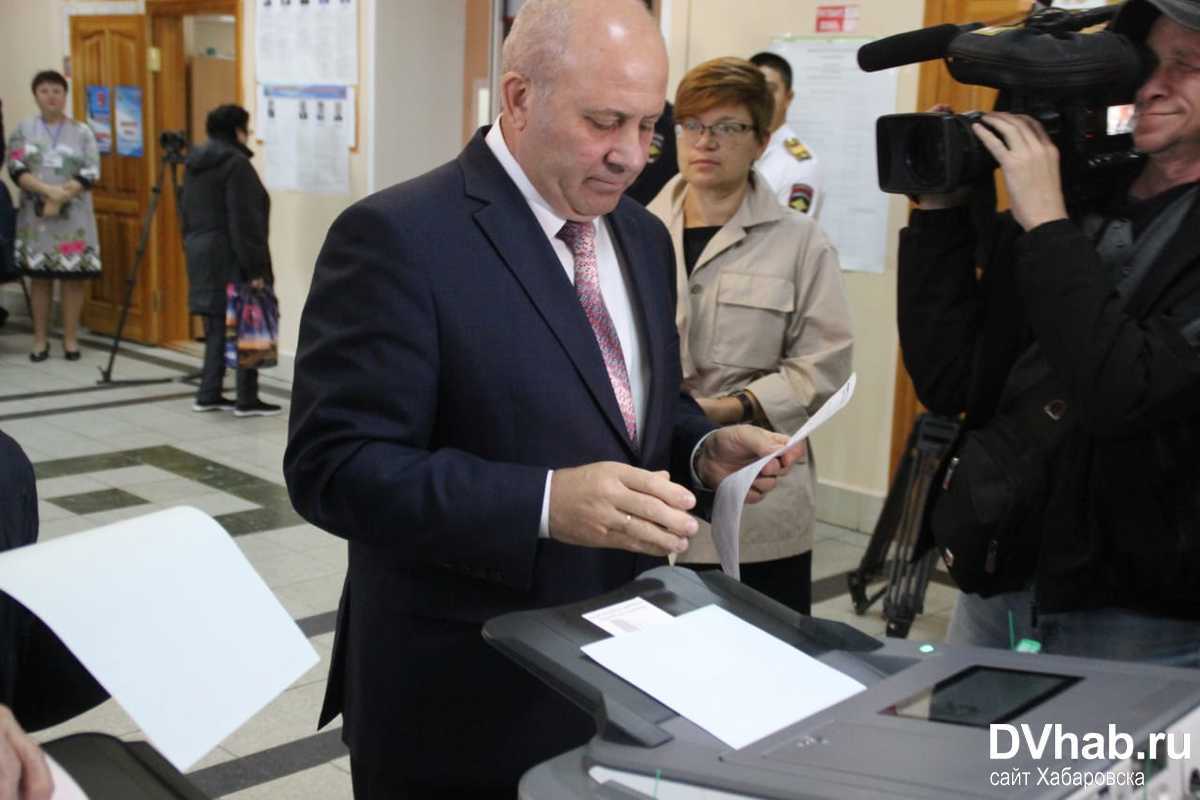 Прибув він не з самого ранку, а ближче до обіду