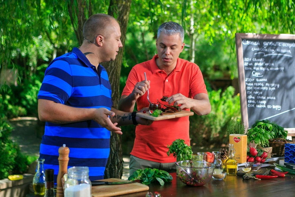 Також глядачі дізналися про сучасні і «дідівських» методах зберігання риби, про те, як зробити, щоб філе не прилипало до грат, і ще масу корисної інформації