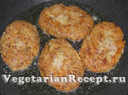 Обсмажування гречаних котлет