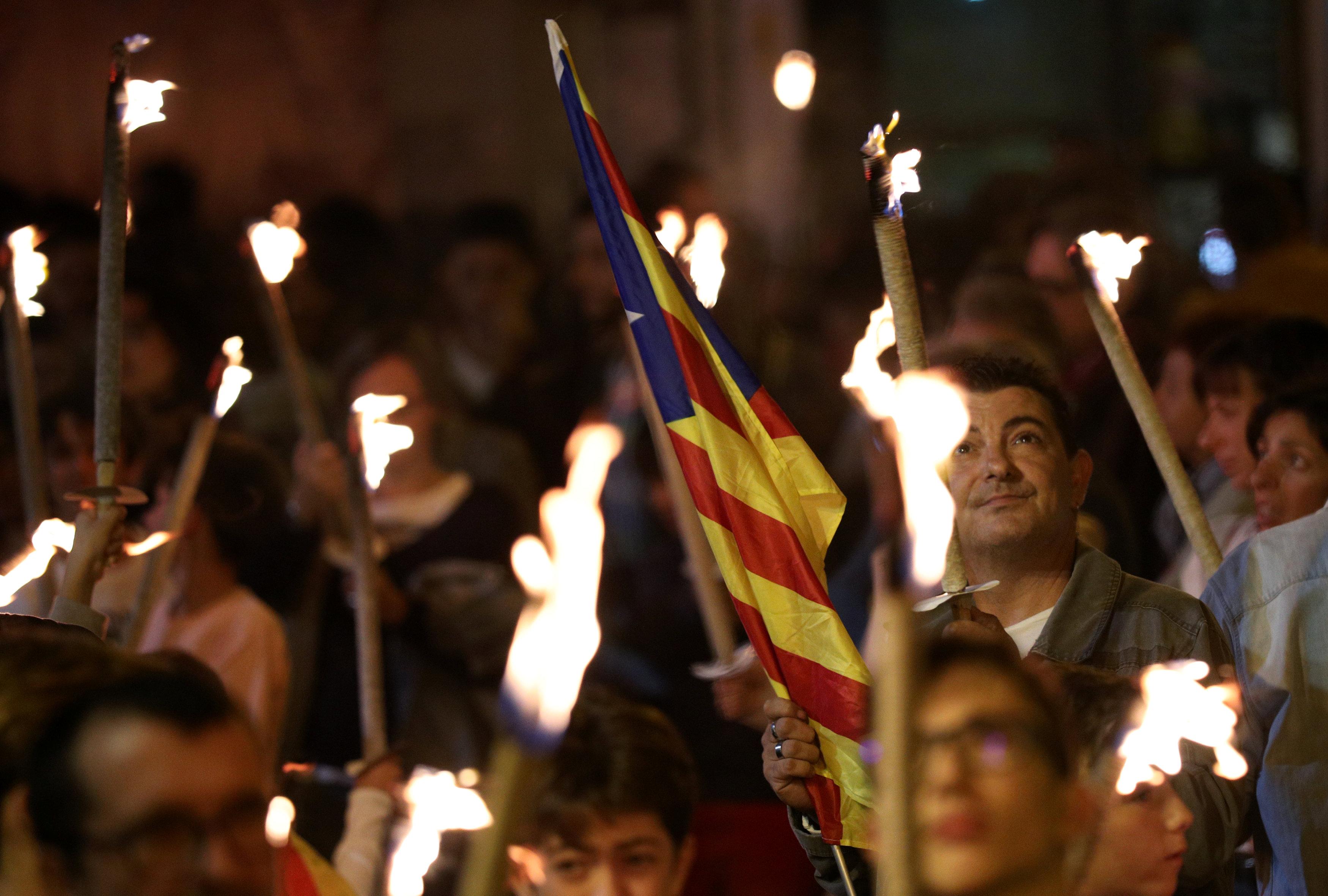 Правда, каталонські політики вірять, що їх підтримає більшість, тому шотландським сепаратистам не пощастило і регіон залишився в складі Великобританії