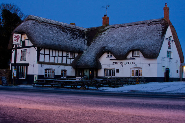 Особняк парафіяльного священика, побудований на місці зруйнованого бенедектіского монастиря в селі Борло, здобув популярність завдяки численним паранормальних явищ
