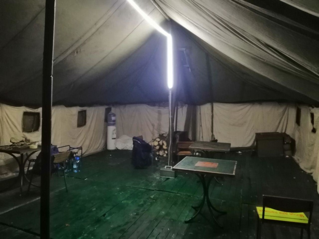 На в'їздах до Києва, в зв'язку з ускладненням погодних умов та обмеженням в'їзду до столиці вантажного транспорту, для водіїв облаштували пункти обігріву