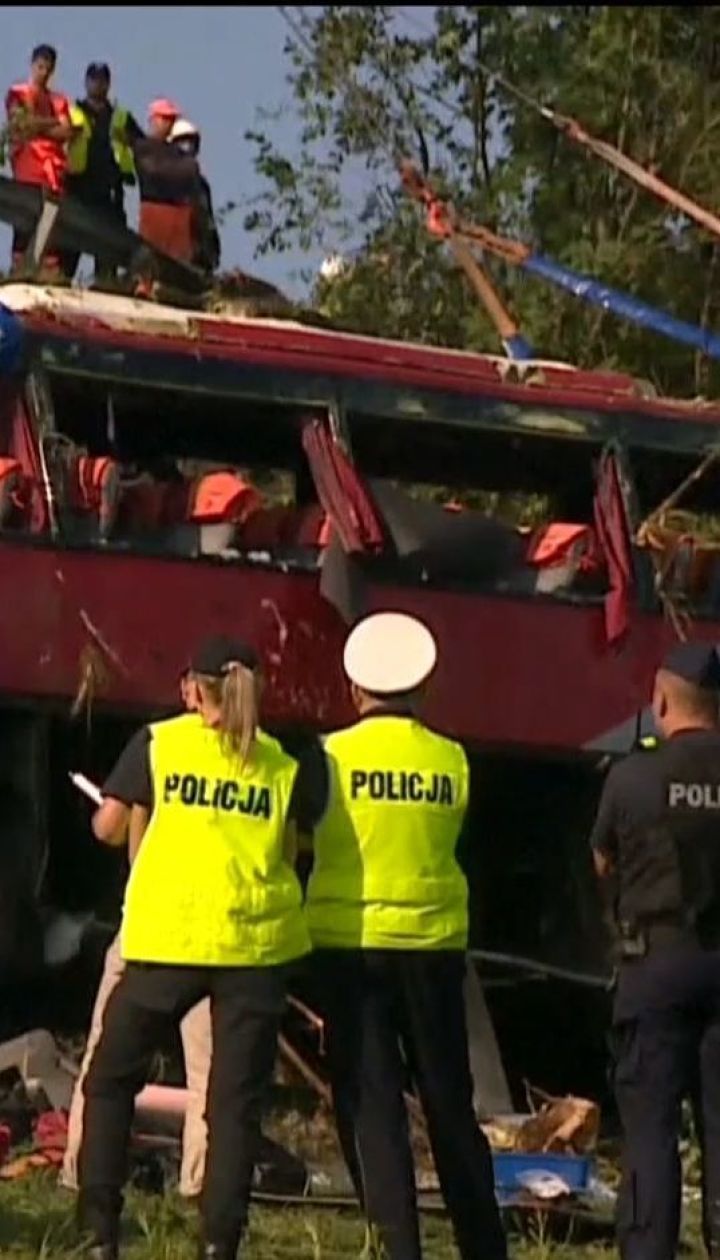 Як виявилося, водій, щоб скоротити шлях в темряві рушив по дорозі, яку поляки називають серпантином смерті