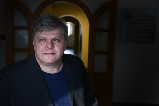 І зараз, до речі, мені дуже сильно його далі підрозкрутити в ході цих всіх скандалів