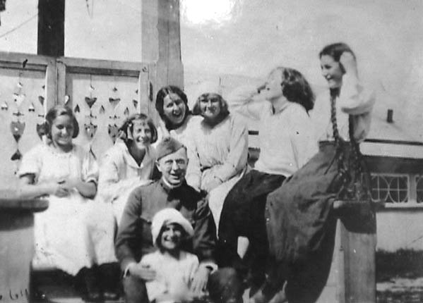 До речі, з тієї ж метою везли в Європу і чехів