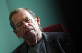 Вацлав Гавел (Фото: Архів Чеського радіо)   Що стосується Вацлава Гавела і запрошення Радіо Свобода / Вільна Європа в Прагу, то я, а це моя особиста позиція, глибоко поважаю думку першого президента Чеської Республіки та здійснений ним крок
