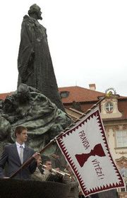 День пам'яті Яна Гуса в Празі, фото ЧТК   На початку дев'яностих років минулого століття з'явився попит на нові державні свята - і виявилося, що знаменних дат, що мають відношення до чеської і словацької історії, не так вже й багато