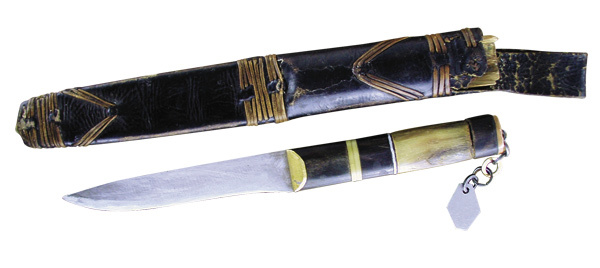 Незважаючи на те що абхазький ніж суто побутовий, він завжди входив в екіпіровку воїна як допоміжне знаряддя