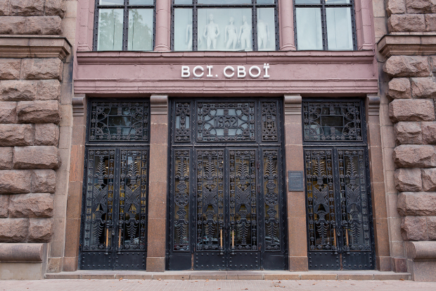 Свої», в якому представлена продукція майже 150 вітчизняних виробників одягу, взуття та аксесуарів