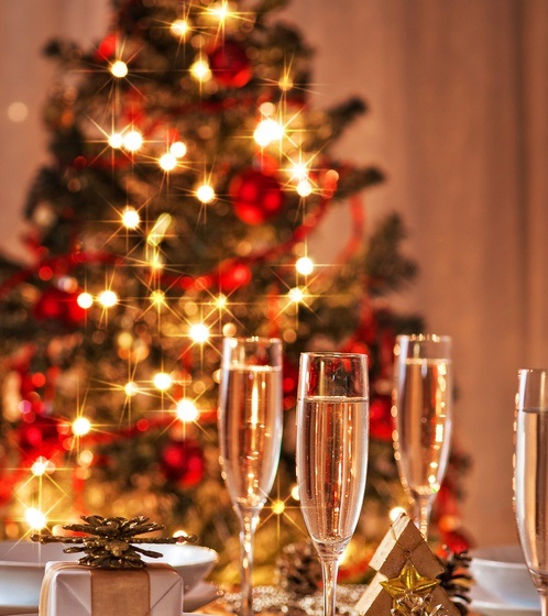 Коли мова йде про те, хто першим переступить поріг оселі в новому році, більшість греків дуже обережні