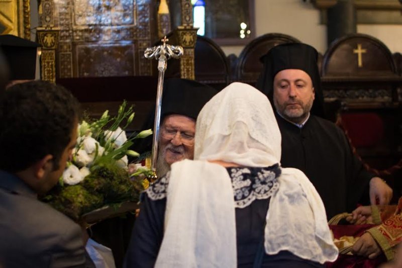 Після закінчення літургії Народний художник України Віктор Ковтун та його брат директор художньої галереї в Києві Сергій Ковтун внесли картину в центр церкви