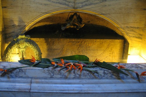 Чи не зберігся і поріг з зеленого африканського мармуру