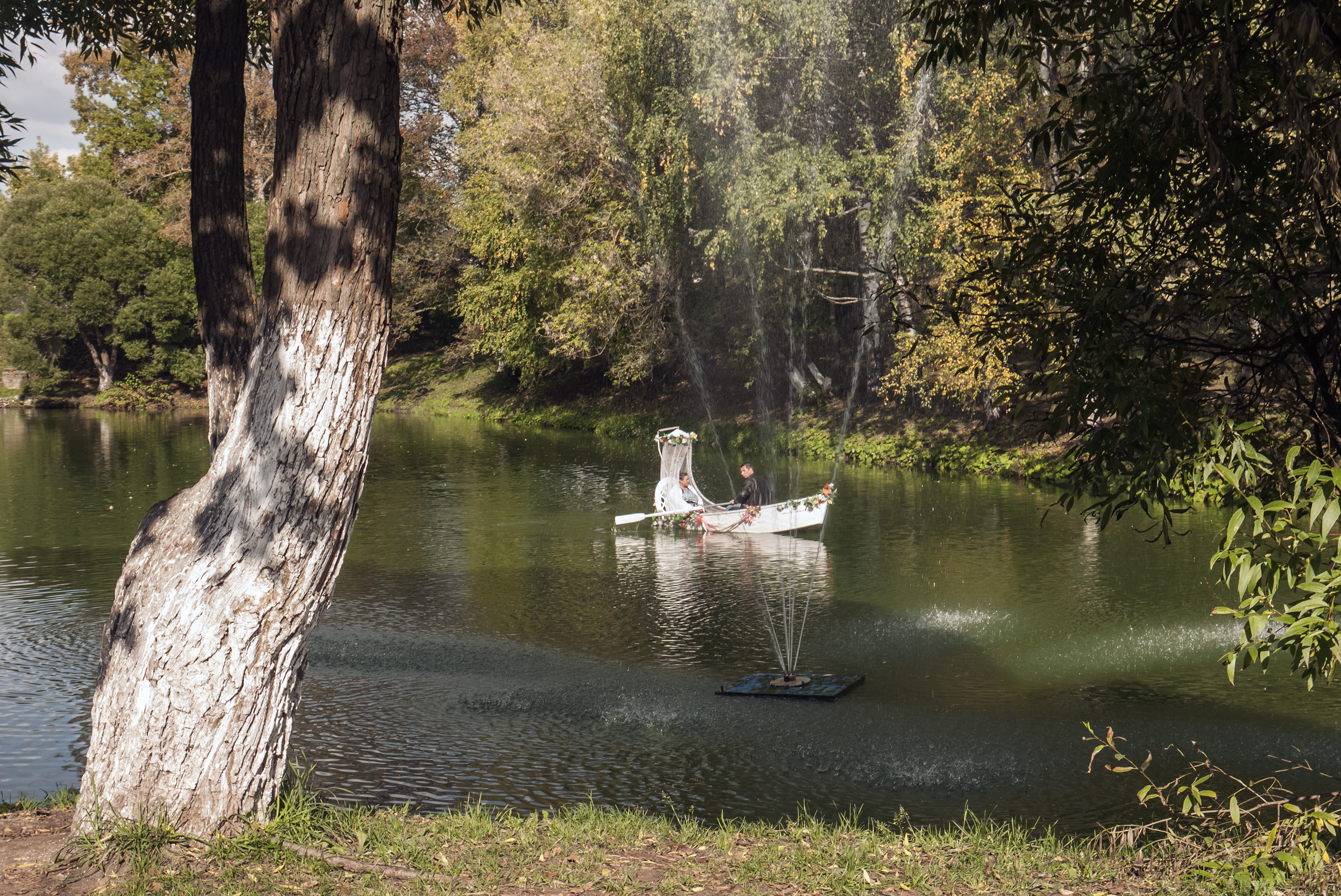 Ставків два, утворилися на місці укріплювальні рову навколо Архієрейського саду, називають освіту каскадом