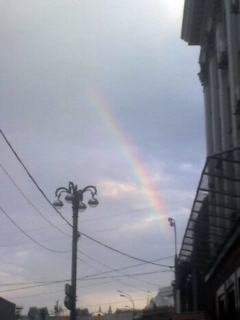 А коли вийшли на вулицю, в небі була веселка