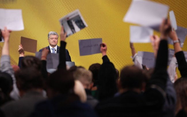 І взагалі долар знову став по 5 гривень, Насиров сидить, а громадських активістів НЕ обливають кислотою і не вирізують в парках