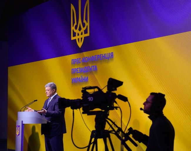 Як і сидів поруч один з кращих українських журналістів-розслідувачів Михайло Ткач