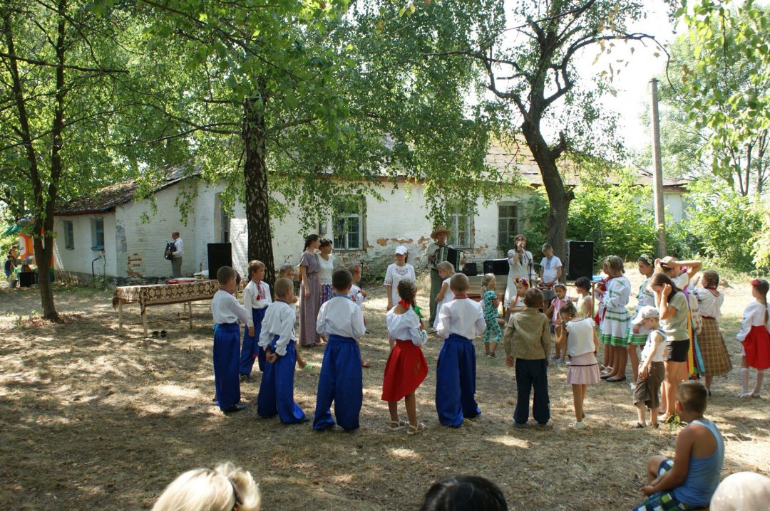 Якщо ж він не підлягатиме відновленню, все одно будемо розробляти якийсь проект, щоб пам'ять залишилася про Леонтовича