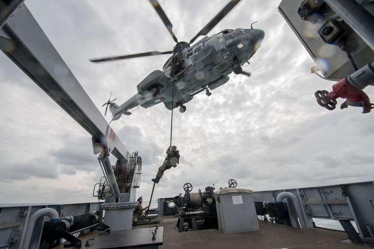 Плюс вивезення в тил поранених, полонених, ротації - в принципі, завдань вище голови і без ударів некерованими ракетами в зоні дії ворожої ППО