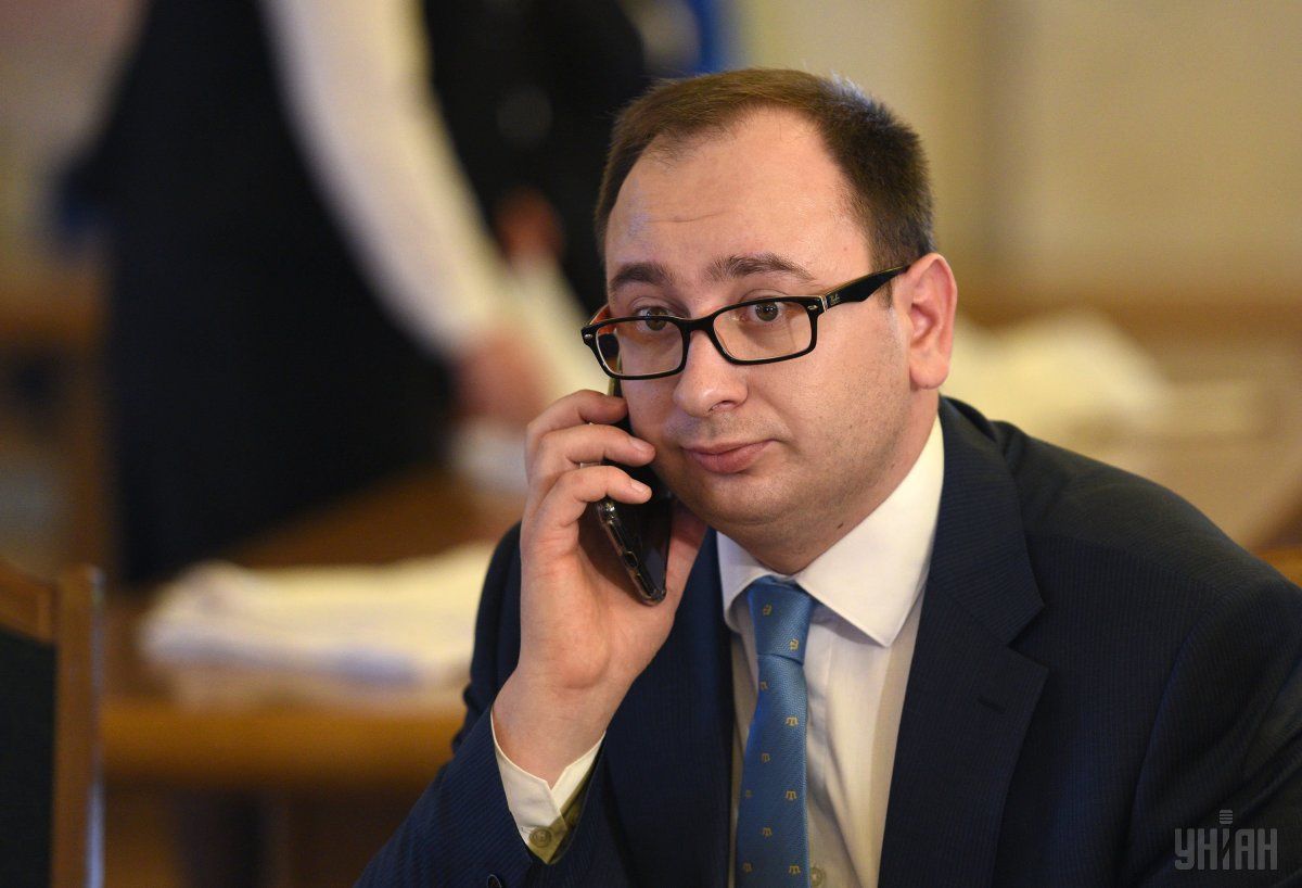 За словами адвоката, немає інформації про слідчого і про передачу матеріалів кримінальної справи з Криму