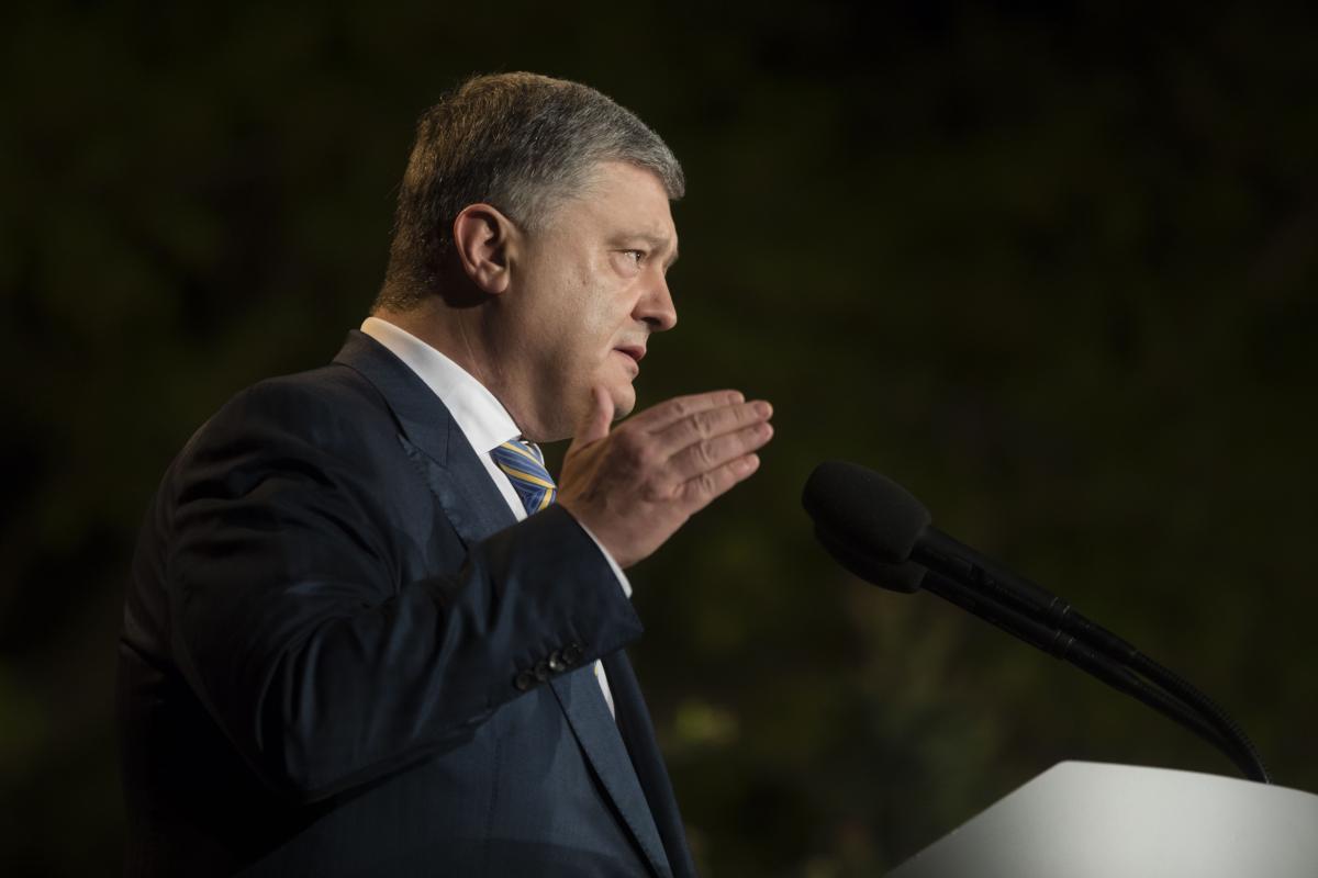 Також Порошенко заявив, що регулярна армія РФ вторглася в Україну влітку 2014 року, оскільки АТО на Донбасі наближалася до свого переможного завершення