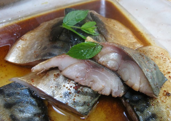 Жир в цій рибі надзвичайно корисний, тому не варто макрель скидати з рахунків тільки через чималу наявності калорій