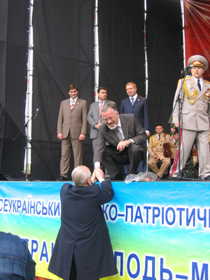 З квітня 2007 року Дмитро Табачник - активний член Партії регіонів