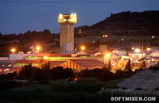 Там його добувають на 36 великих рудниках, на яких трудяться сотні тисяч людей