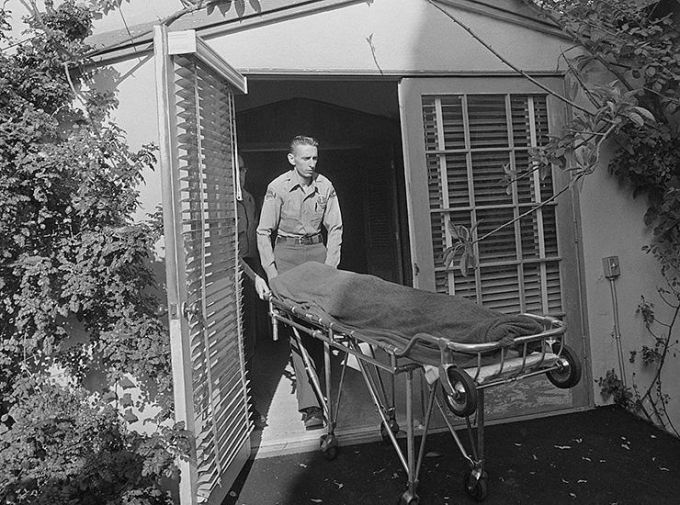 Однак пізніше з'ясувалося, що визнання офіцера - не більше, ніж містифікація, люб'язно надана підробленим новинним сайтом