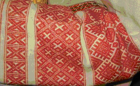 Т Тепер вам залишилося тільки спробувати скласти все разом - колір, тип ниток, візерунок - і зробити обережну вишивку для близької людини, вирішивши перш за все, від якої біди ви його захищаєте