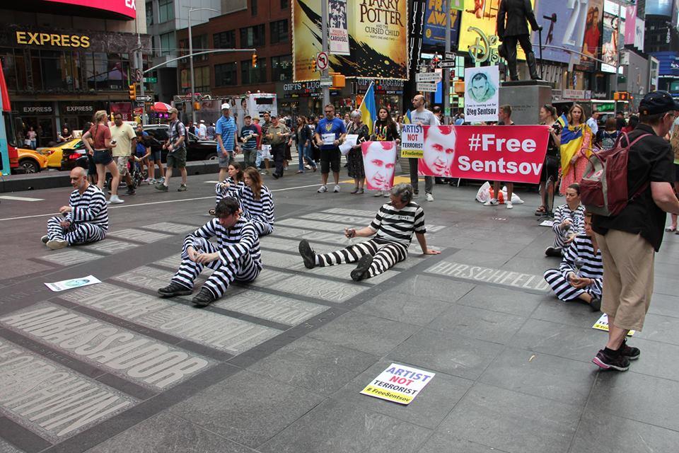 На акції був присутній лідер кримськотатарського народу Мустафа Джемілєв