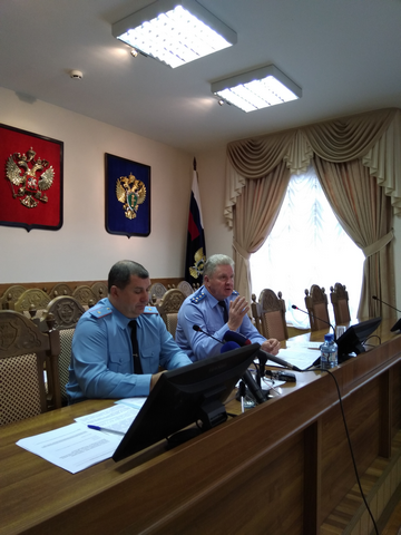 прокурора області Юрій Монахов та начальник ГУ МНС Сергій Філіппов розповіли журналістам про виявлені порушення вимог закону, в тому числі створюють безпосередню загрозу життю і здоров'ю людей, що сприяють виникненню і поширенню пожежі, що перешкоджають безпечній евакуації громадян