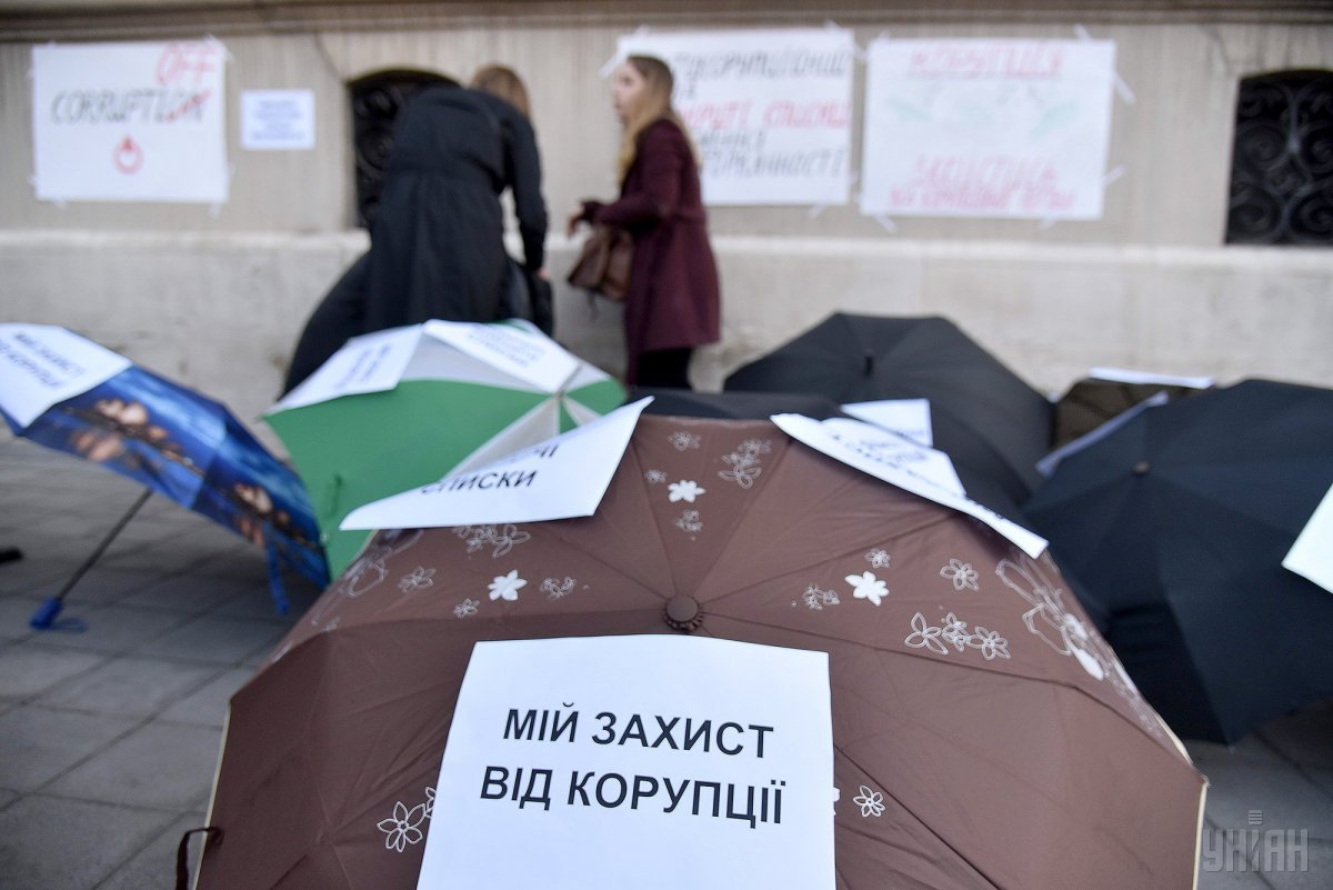 Поступові раціональні зміни можуть, врешті-решт, допомогти Києву позбутися хабарництва