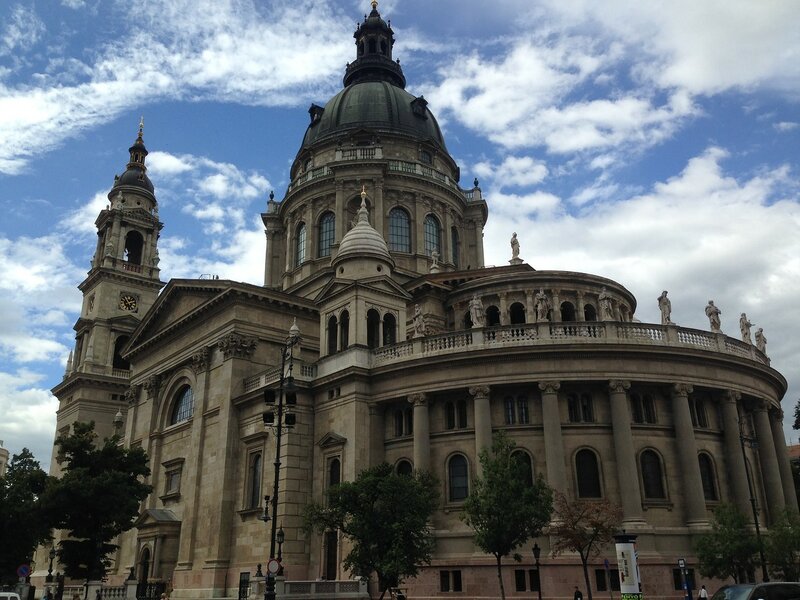 Базиліка Святого Іштвана - католицький собор в Будапешті, найбільший храм столиці Угорщини (але не всієї країни - найбільший храм Угорщини знаходиться в   місті Естергоме   )