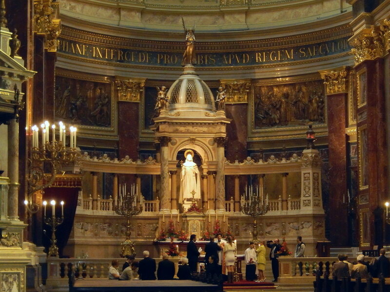 Коли я був в базиліці, там проходила якась релігійна церемонія: