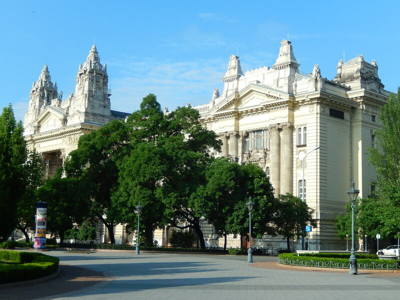 Площа Свободи я відвідував багато разів, так як вона майже кожен день перебувала на моїх шляхах