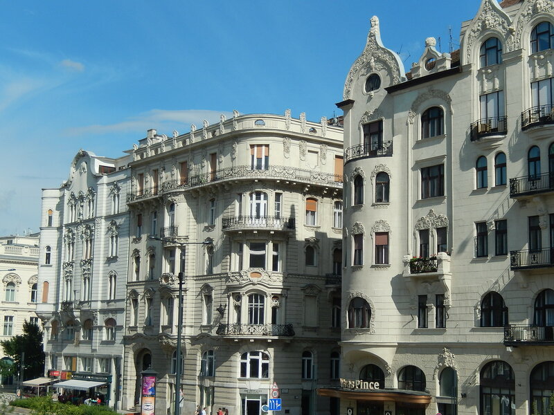 Дивлячись на цей будинок, розумієш, чому Будапешт називають «Парижем на Дунаї»