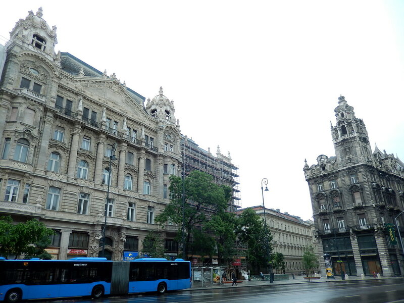 Імпозантний будинок в тому ж місці: