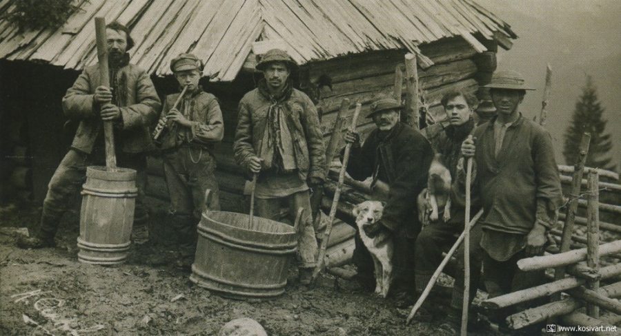 Вона годує місцевих жителів і є одним з основних продуктів карпатського вівчарства