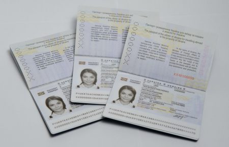 Сьогодні, 11 червня 2018 року,   виповнюється рівно рік з тих пір   , Як громадяни України - власники біометричних паспортів, отримали можливість подорожувати країнами Європейського Союзу без віз