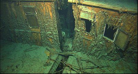 Перервати ланцюжок людських прорахунків міг офіцер Мердок, який віддав фатальний наказ: «Повний назад