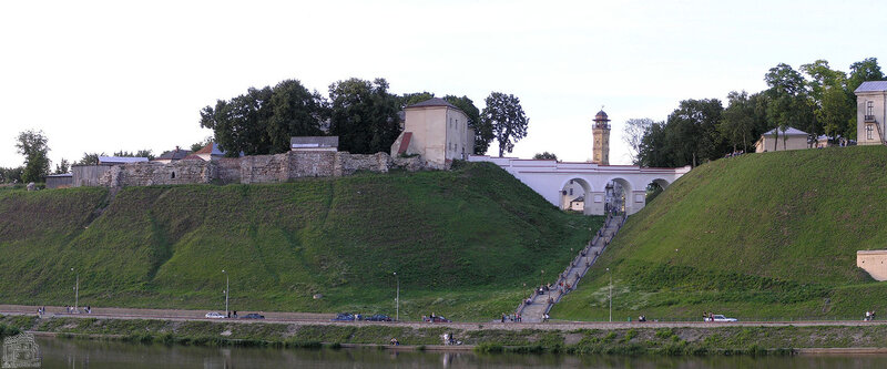 Аж до 1880 року над воротами замку знаходився особистий герб Стефана Баторія, знятий російськими властями