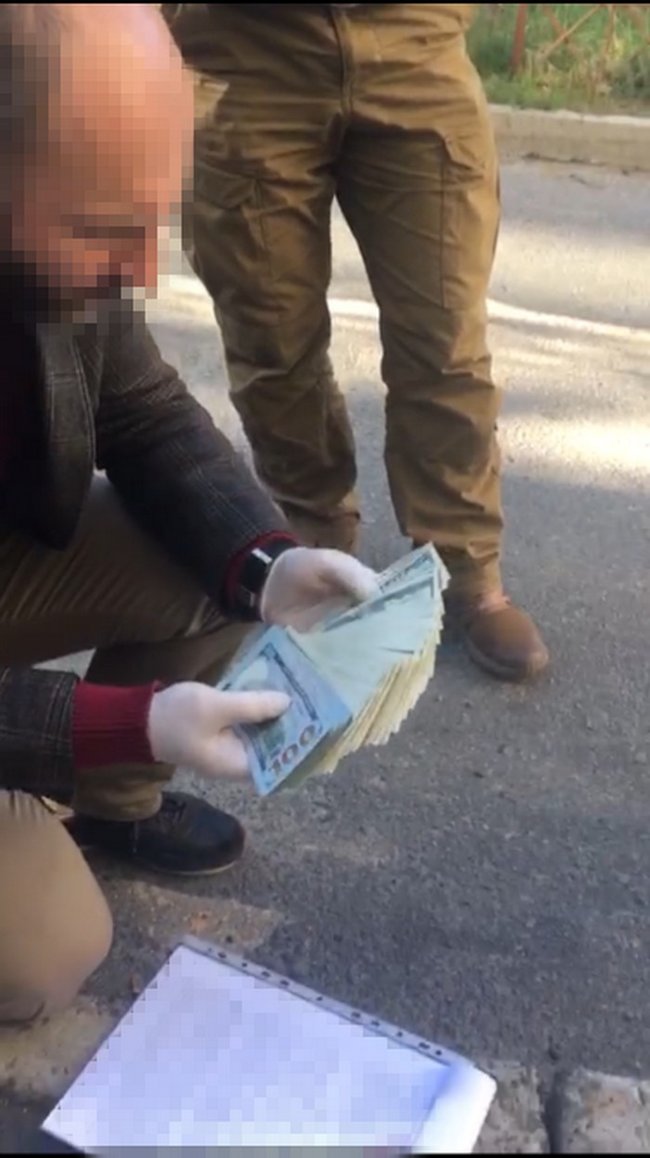 208 Кримінально-процесуального кодексу України при спробі передачі всієї суми обіцяного гонорару