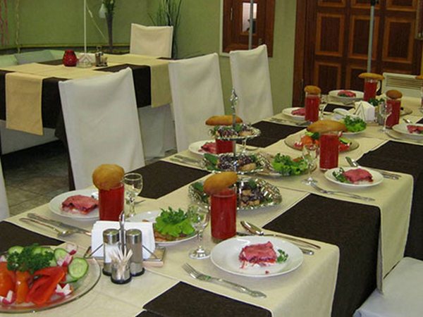 Поминки є традиційним обрядом по дротах померлих, під час якого необхідно шанувати їх пам'ять