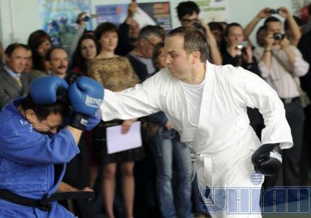 Шуфрич, в свою чергу, обіцяв не використовувати отриманий досвід у сесійній залі